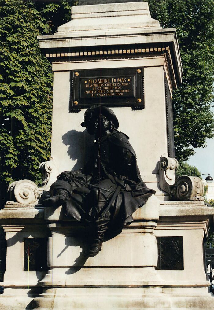 D'Artagnans Statue in Paris